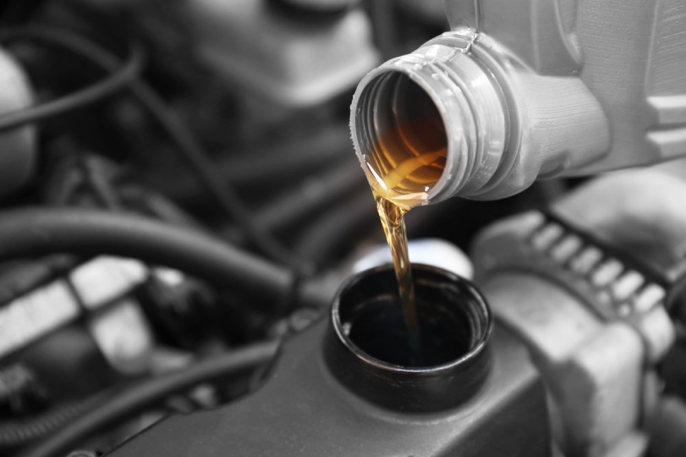 تغيير الزيوت والفلاتر في مركز رويدان لصيانة السيارات